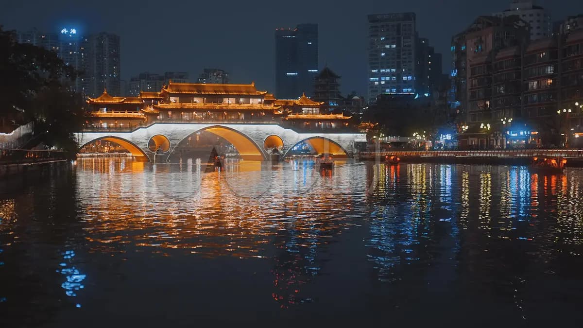 赏析《菩萨蛮·重回成都》：古典词韵与现代都市记忆的交融