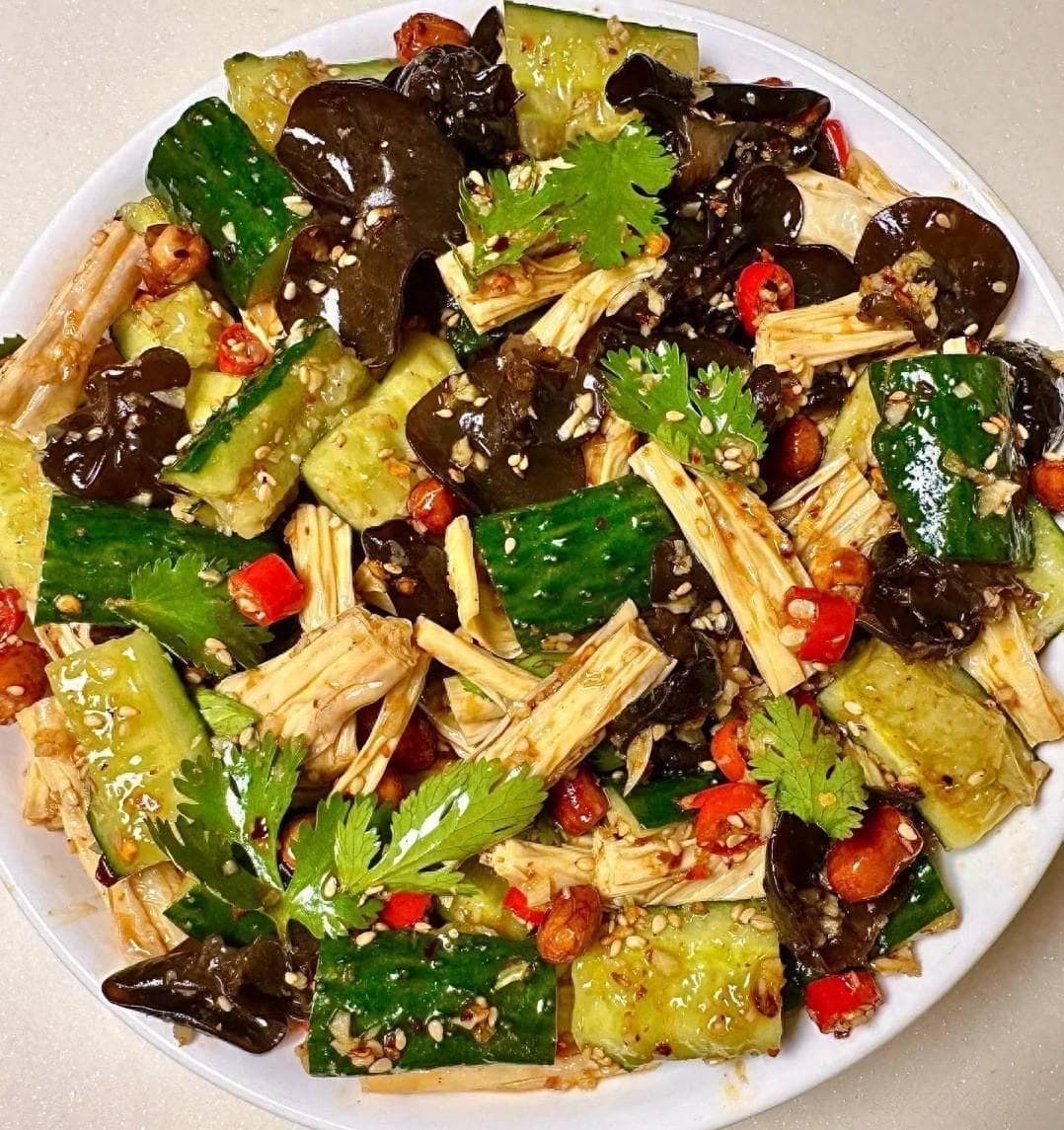 下酒必备小菜，凉拌黄瓜，脆嫩爽口，香辣开胃，不好吃算我输！