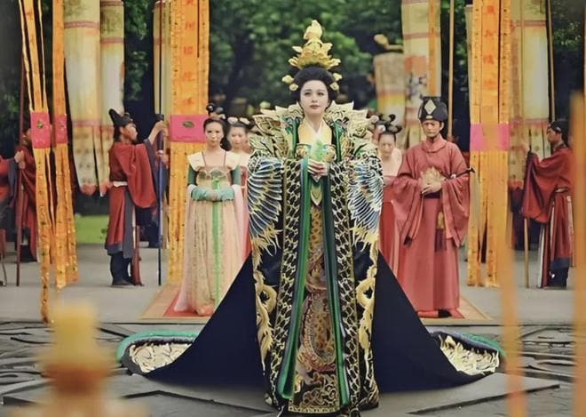 武则天称帝15年，82岁把江山还李唐后没了权力，为何无人敢动她？