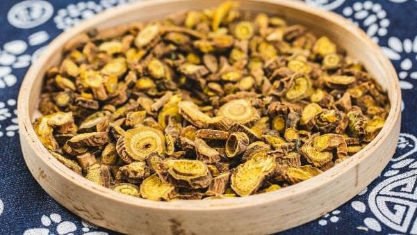 黄芩配伍禁忌与最佳搭配指南，避免药效冲突