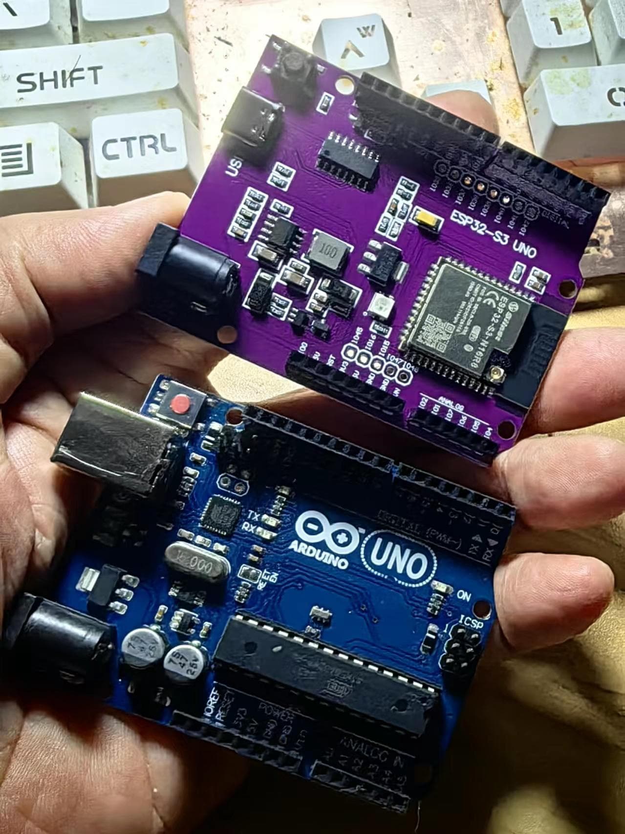 Arduino UNO与ESP32-S3 UNO开发板参数对比及应用场景分析