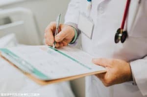 刚怀孕就腹部疼正常么？刚怀孕就腹痛正常吗？