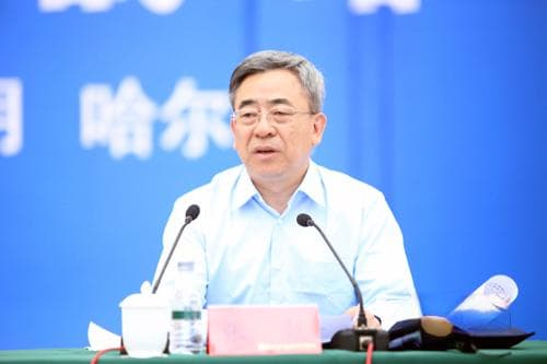 什么是央企及其在经济中的作用？央企的发展面临哪些挑战？