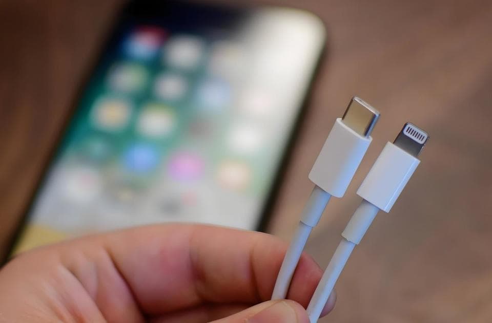 苹果拥抱USB-C接口，放弃Lightning接口以遵守新规