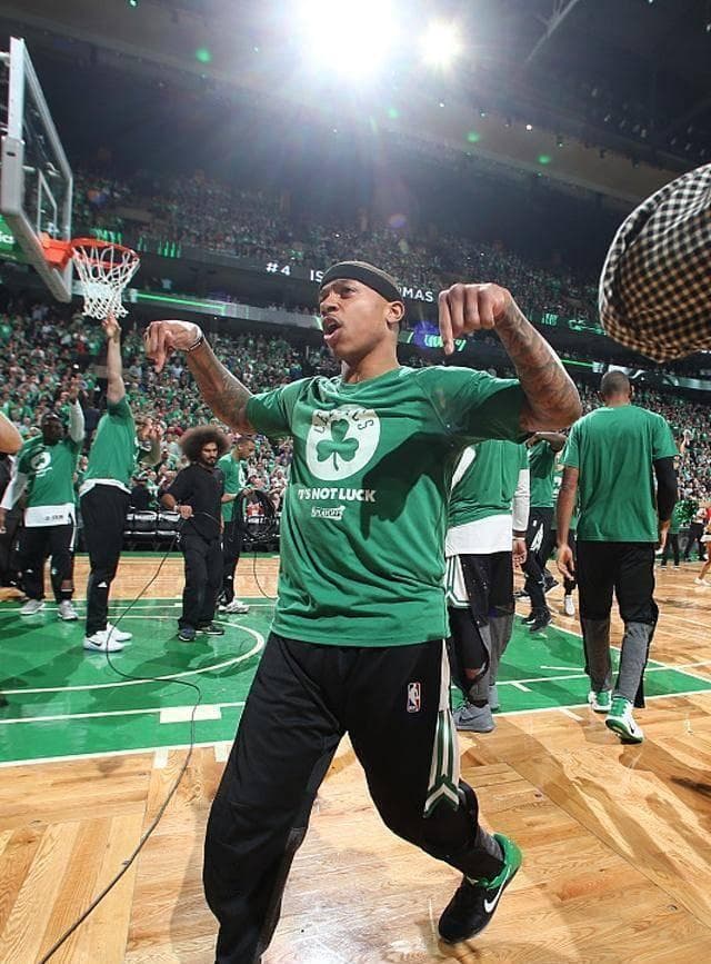 NBA球员小托马斯的薪资之路：10+10天短合同揭秘
