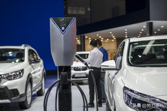 卖掉油车，换电车，跑高速1800公里，终于知道网上说的都是真的