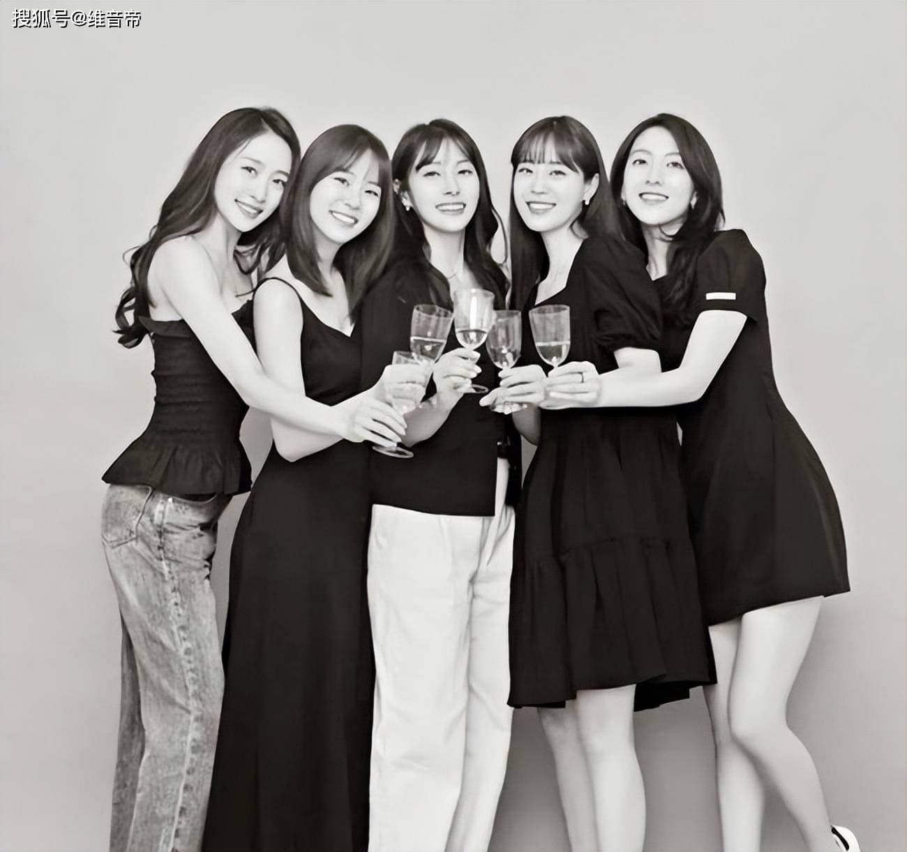 第二代传奇组合“KARA”即将回归，新单曲《I Do, I Do》引发粉丝期待
