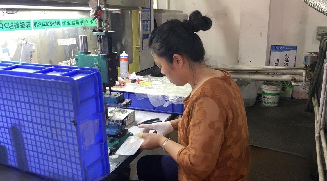 不起眼的大生意：1只手机壳卖3.5元还包邮  广东工厂如何从亏千万到赚千万？