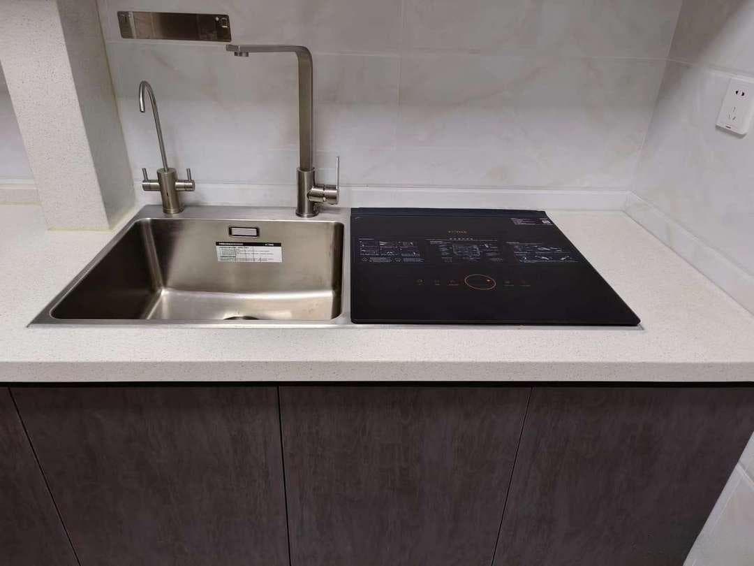 水槽洗碗机和集成洗碗机的区别：功能、使用场景与选购指南