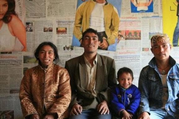 苦苦等待200多年，达曼人终于加入中国国籍，如今家家挂五星红旗