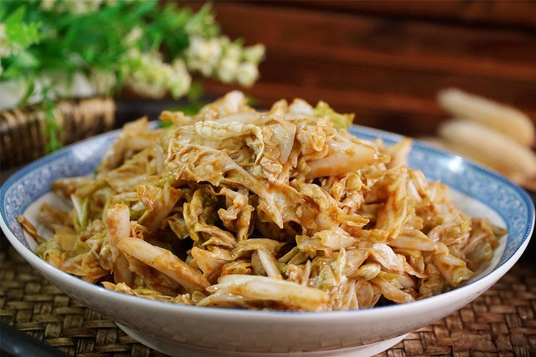 爱吃大白菜，一定要学会的“乾隆白菜”，不用炒不用炖，清爽鲜甜
