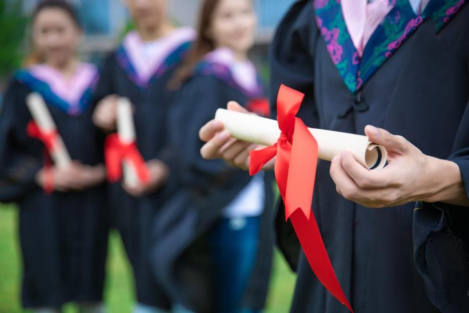 孩子到初二后，若不重视这5点，中考很容易变陪跑