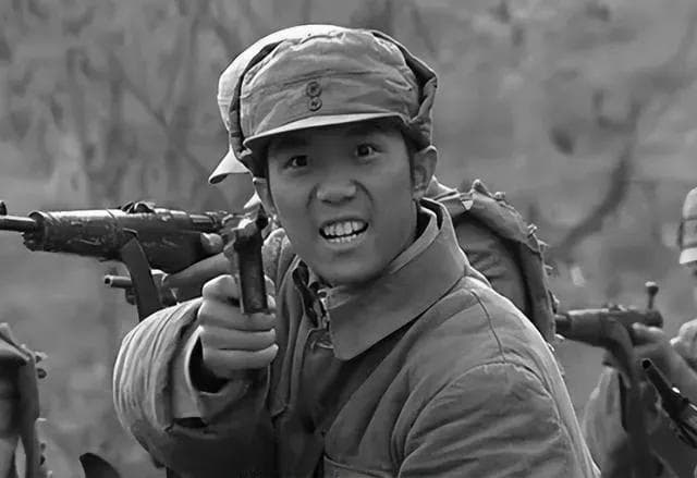 《亮剑》穿帮镜头大盘点：从番号混乱到演员客串，这些细节你注意到了吗？