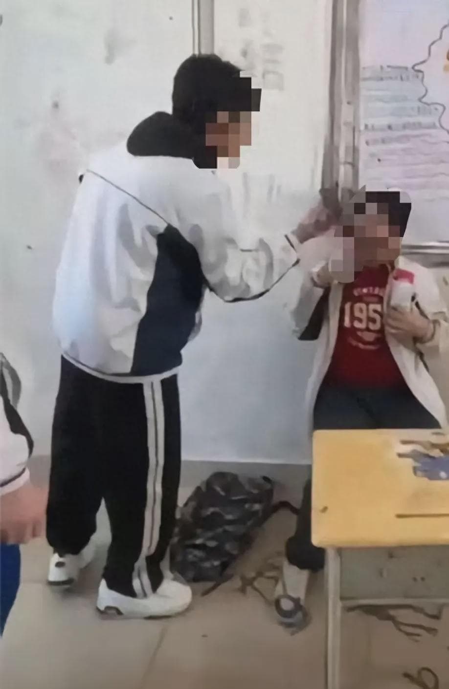 广东湛江一初中生遭多名同学霸凌，涉事学生每人赔偿1000元