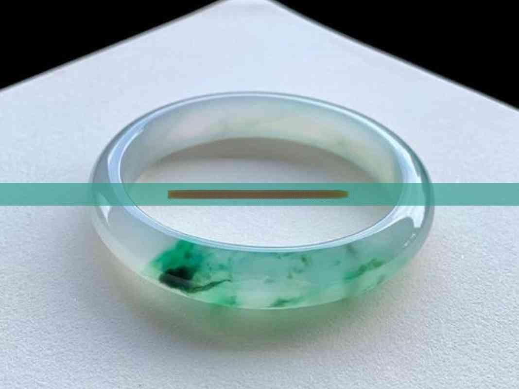 揭秘蒙包翡翠原石：鉴别真伪与价值评估全攻略