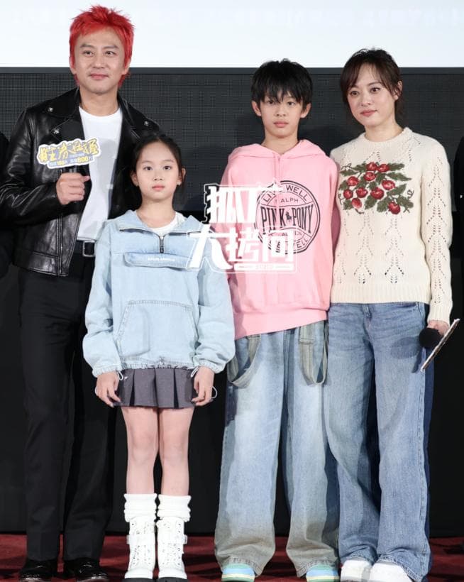 孙俪亮相邓超新片首映礼，简约穿搭成秋冬时尚新宠