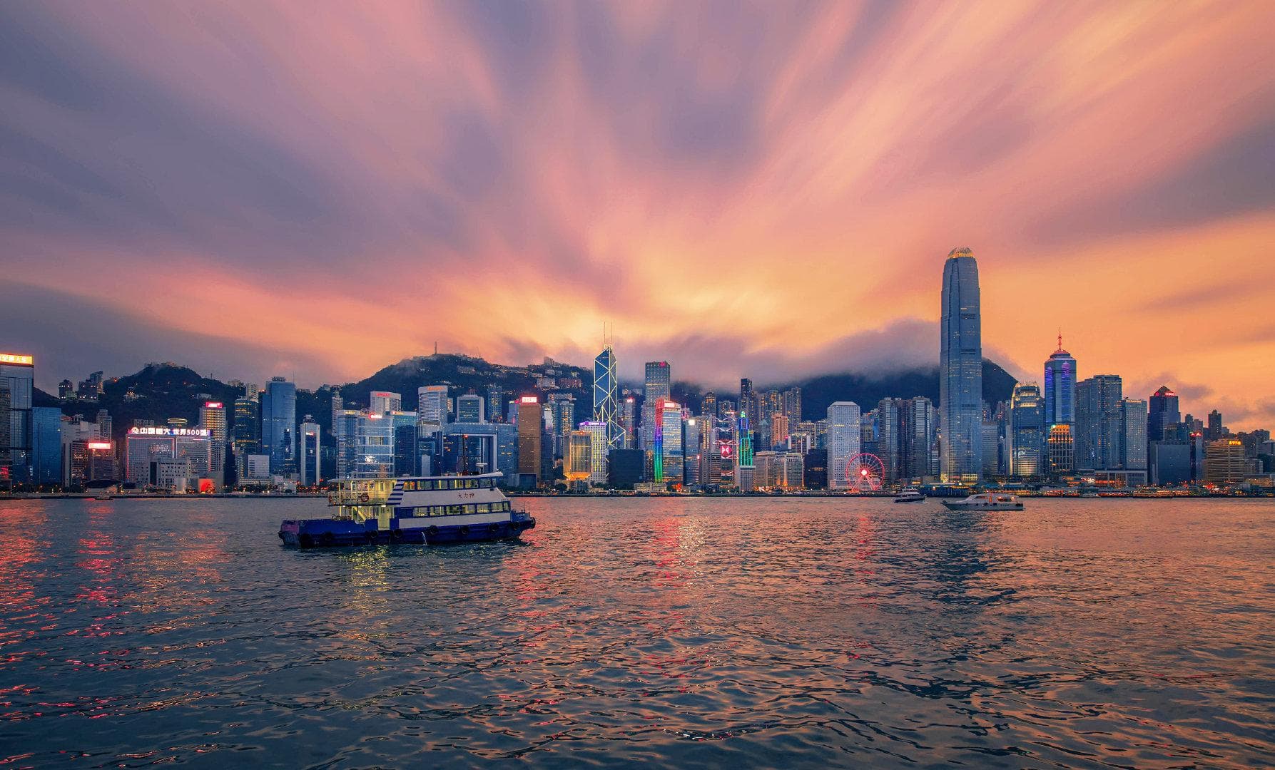 维多利亚港：繁荣绚丽的香港之心