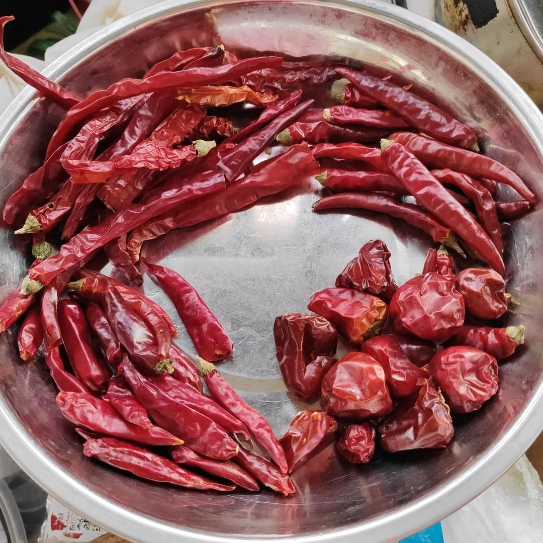 四种辣椒油制作指南：从二荆条到石柱红，详解辣椒油的炸制技巧