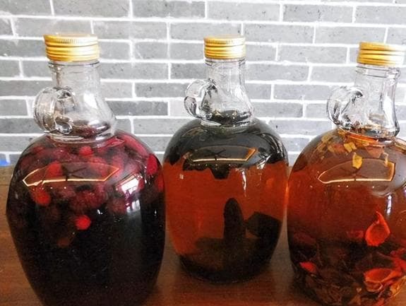 自己泡药酒安全吗？警惕：这3类中药存毒性，建议别泡酒喝