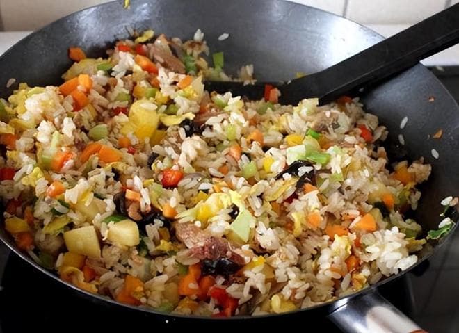 扬州蛋炒饭：独家揭秘制作秘诀与烹饪技巧！