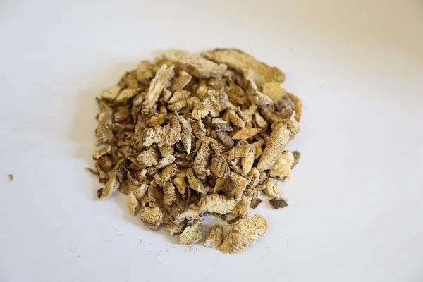 口臭的中医缓解方法：三种中药泡水助你清新口气