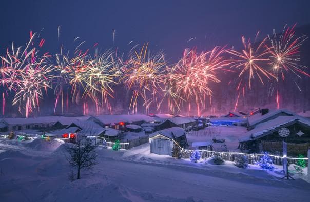 威虎山雪村：2米厚积雪与纯正东北风情的冰雪乐园