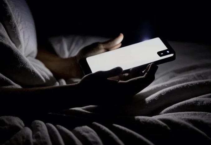 刷短视频“刷”成2300度近视？这些习惯，正在伤害你的眼睛