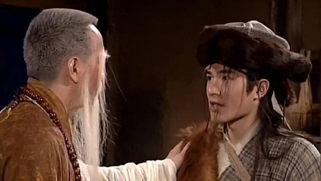 同样打裘千仞，为何杨过一剑秒了，金轮要打一天一夜