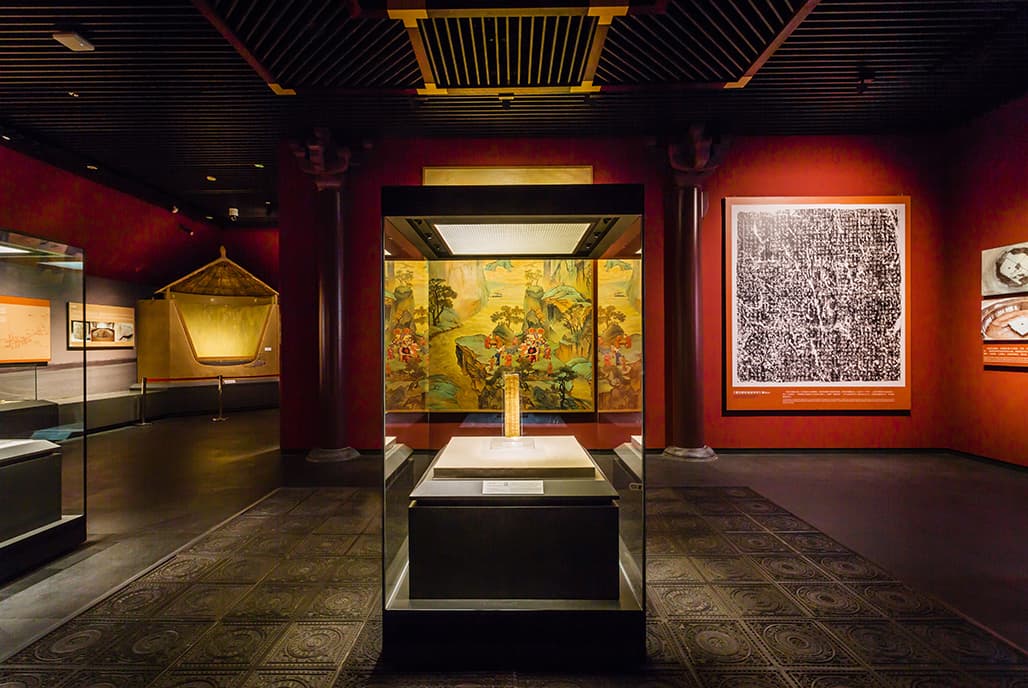 博物馆展柜灯光设计：文物保护与展示效果的完美平衡