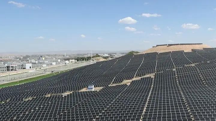 光催化CO₂还原与电催化CO₂还原的对比