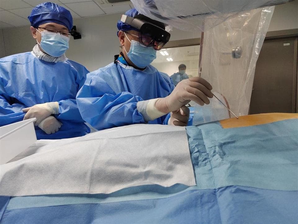 医生仿佛拥有“透视眼”，“一针到位”为带状疱疹患者解除病痛