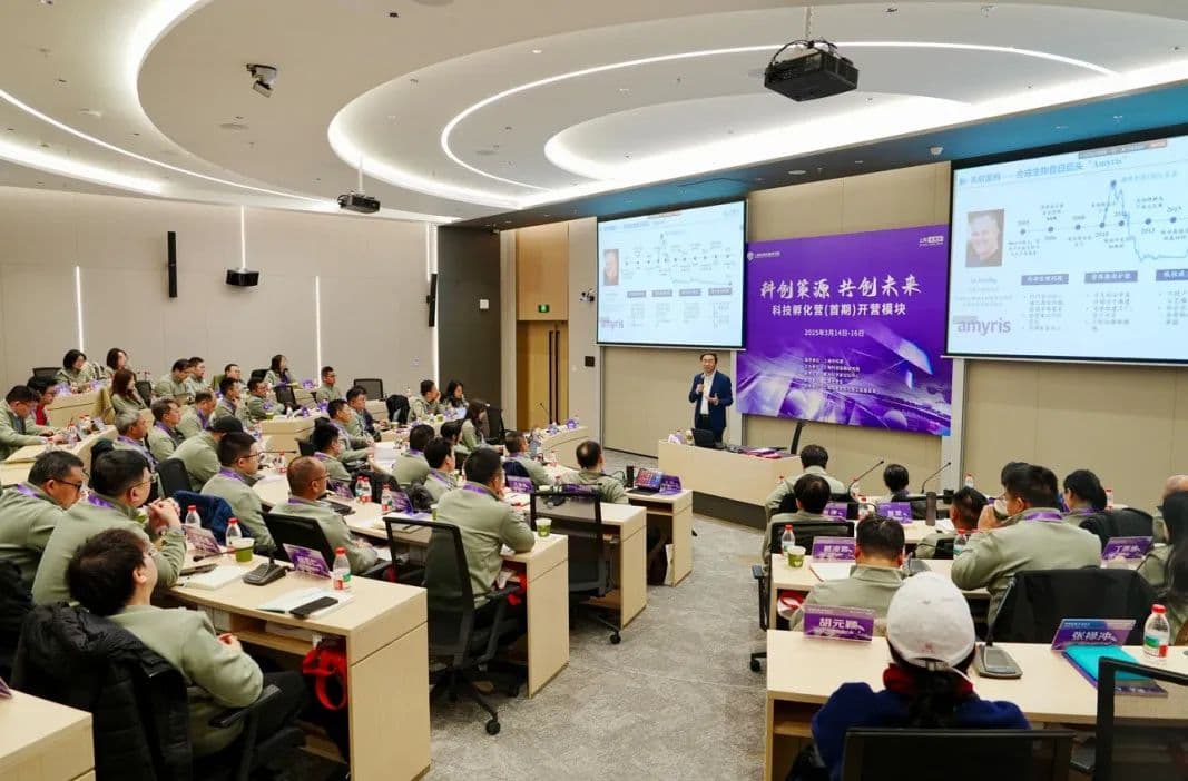 邓锋：科技创业如何穿越“技术理想与商业现实”的鸿沟