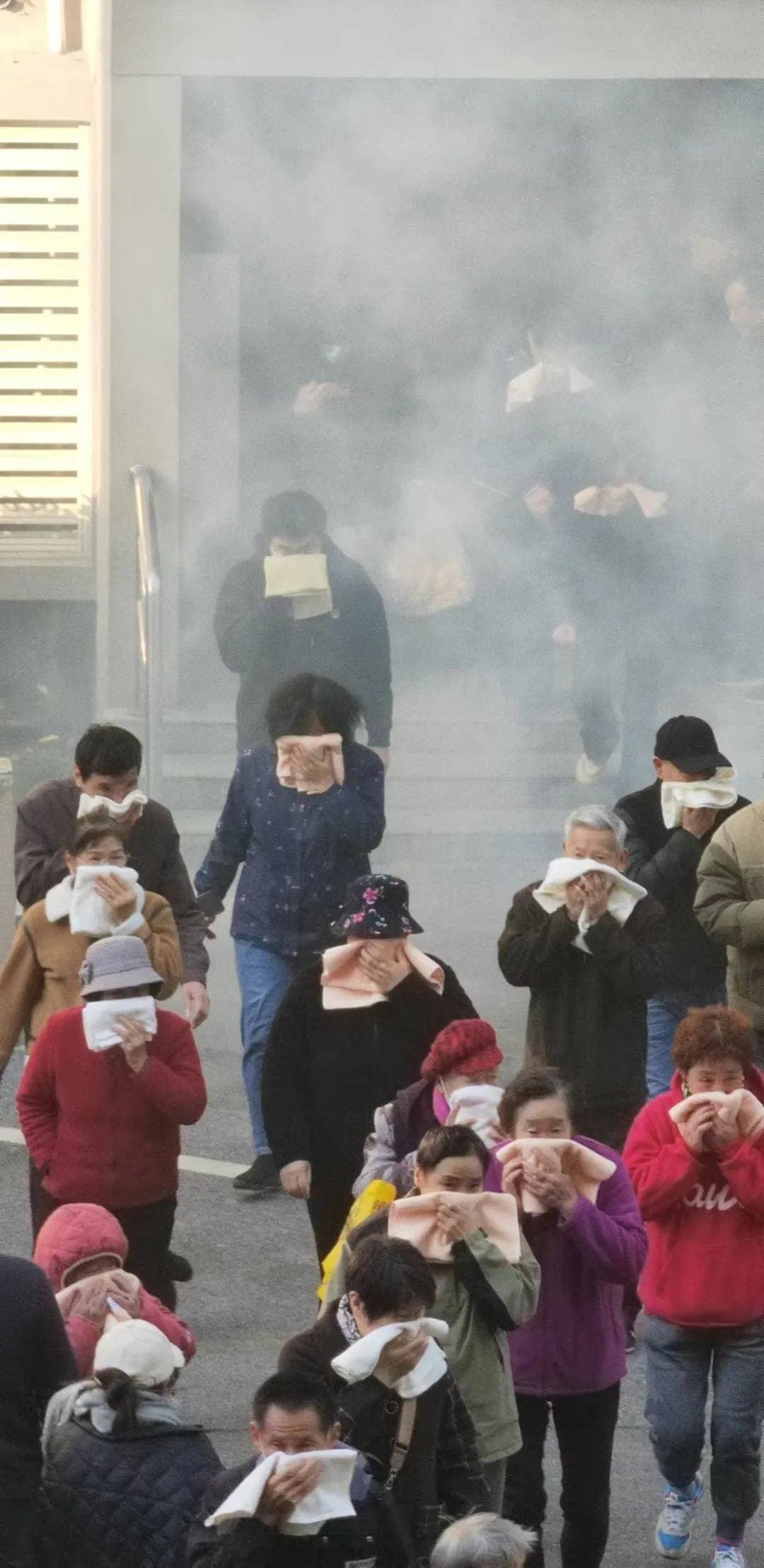 上海普陀区开展高层住宅消防演练，提升居民消防安全意识