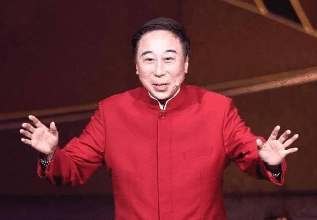 春晚39年，冯巩用一个“拐”字征服了观众