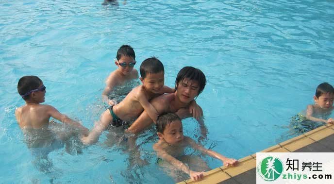 多少度的水温适合孩子游泳？