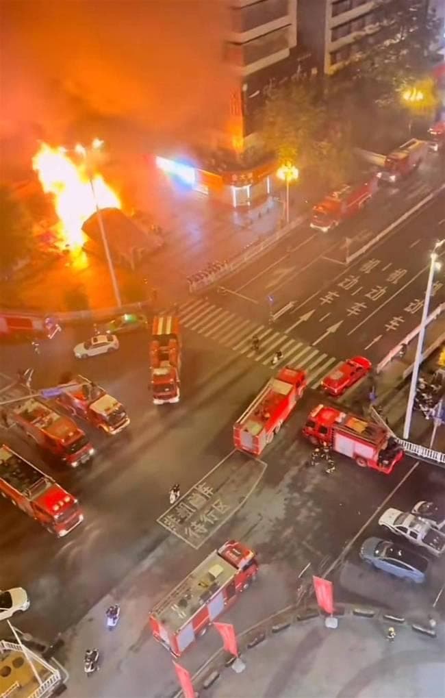 广西柳州一地下商业街发生火灾 火势已控无伤亡