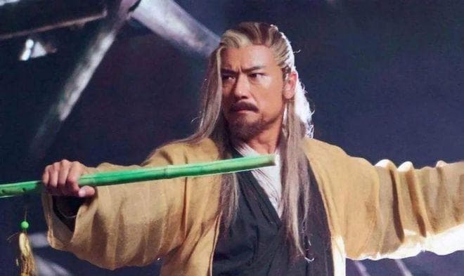 射雕英雄传里，他位列天下五绝之一，更是当之无愧的奇才