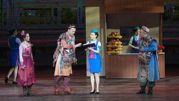 铁路扶贫故事遇上新疆歌舞，〈幸福的金火车〉展现乡村振兴新貌