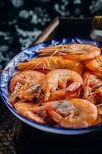 光彩夺目"的奥秘：揭秘光与色彩的科学原理