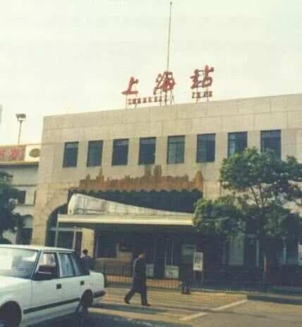 两座火车站  一片新城区