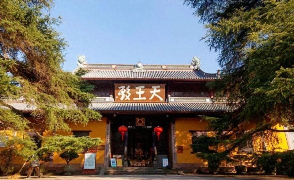 宁波这座受历代帝王敕赐的古寺，秋色渐浓，为了遇见你，等了1700年