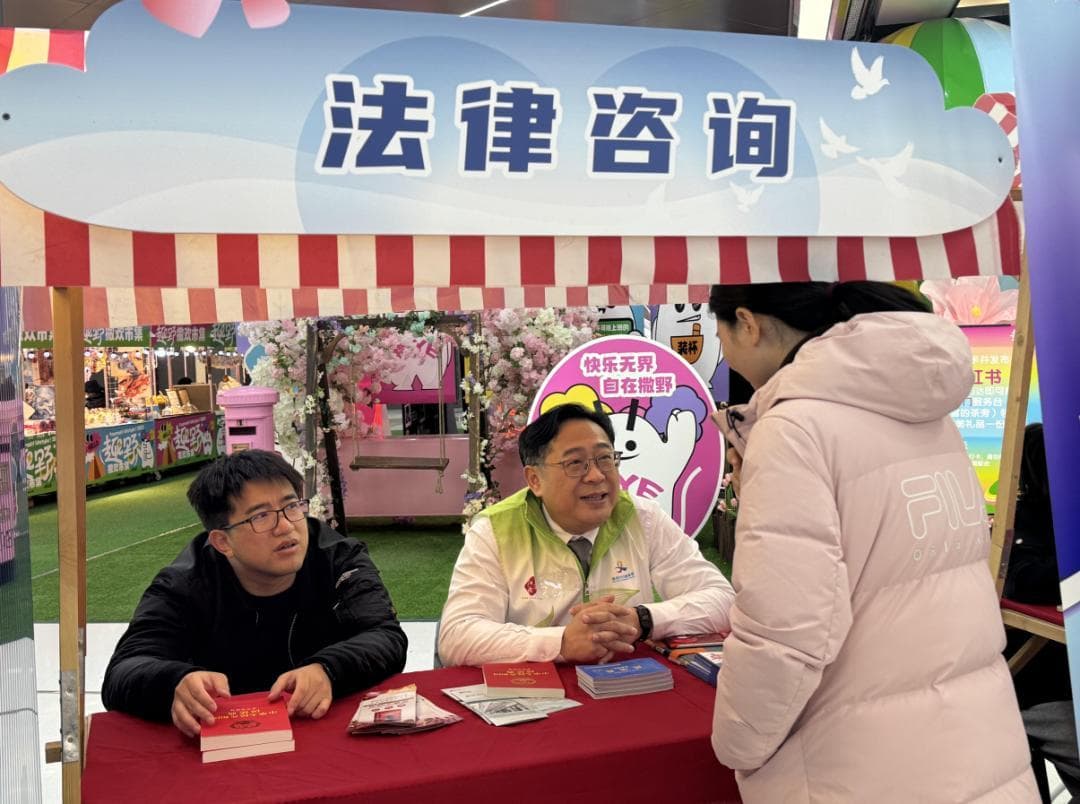 法治让雷锋精神更具感染力