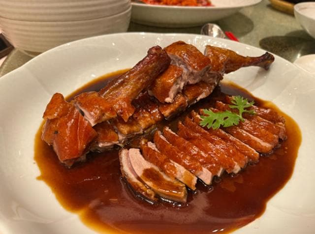 南京十大特色美食：从烤鸭到鸭血粉丝汤