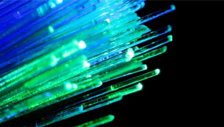 中国科学家实现光纤通信突破：神经网络技术解锁10,000倍带宽提速