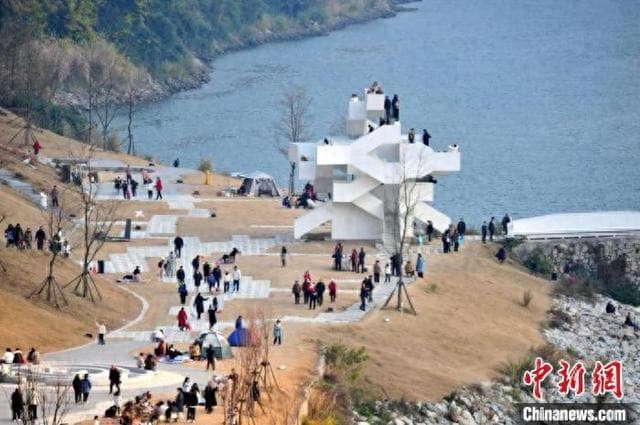三峡坝区：一条“老”路的新故事