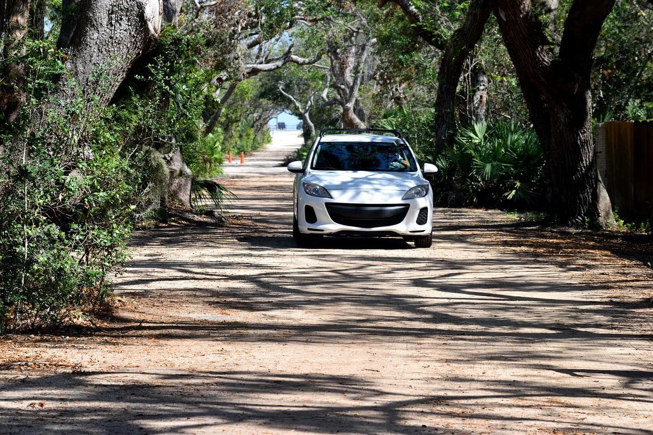 道路交通标线完全解析：种类、作用与安全指南