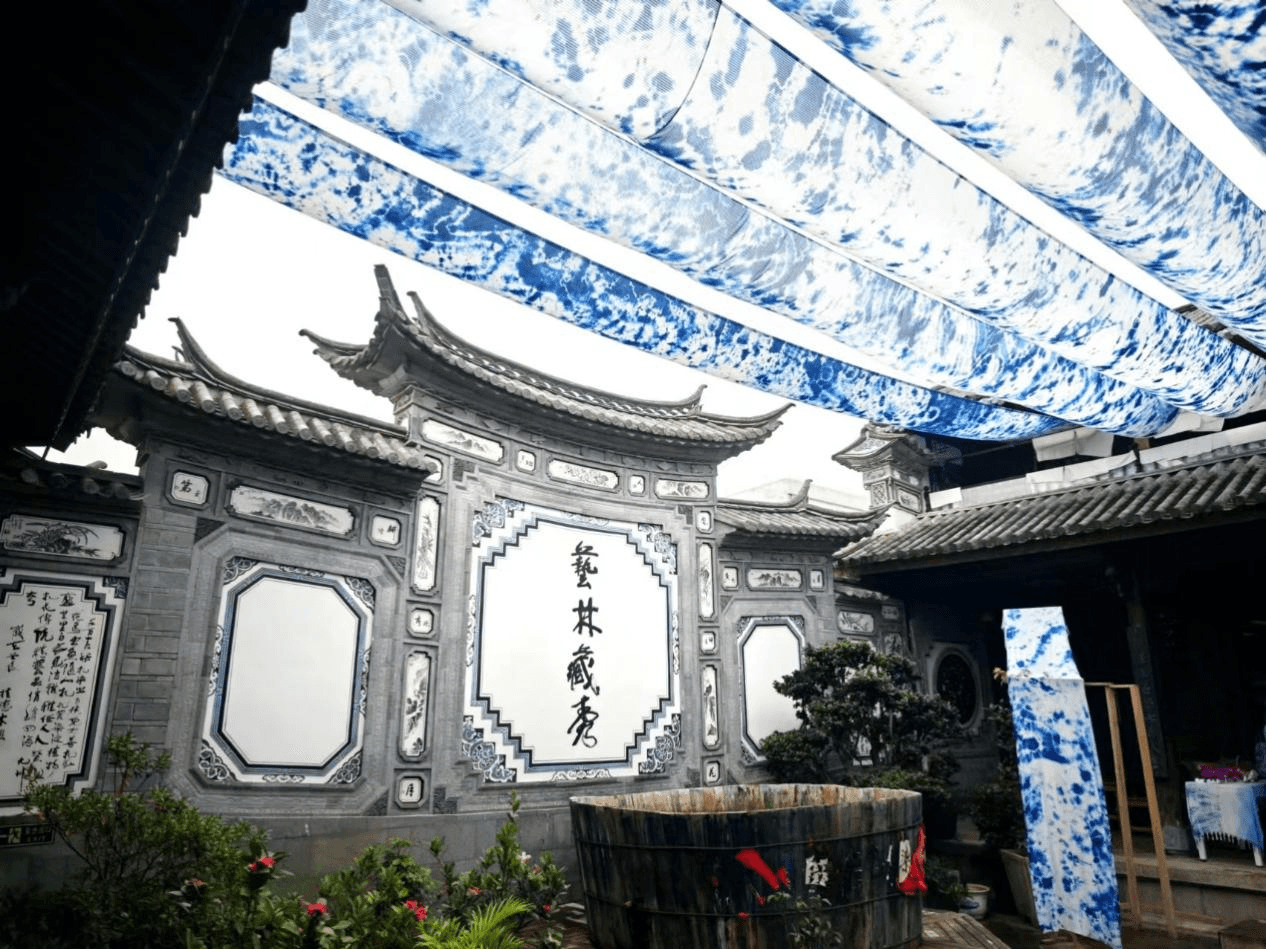 蓝白之间 传承千年：大理白族扎染的传承与坚守
