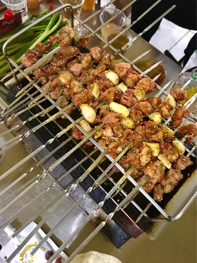 从淄博烧烤到天水麻辣烫，小城市文旅如何"出圈"？