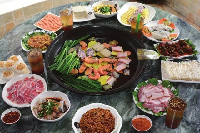 贵州六盘水十大特色美食：苗家八块鸡上榜，水城烙锅排第一