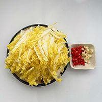 酸辣娃娃菜：低卡路里也能美味
